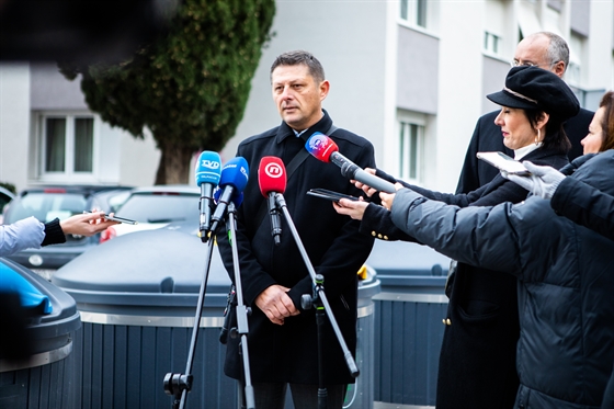 Otvaranjem polupodzemnih spremnika, na Plokitama službeno započeo novi sustav odvajanja otpada