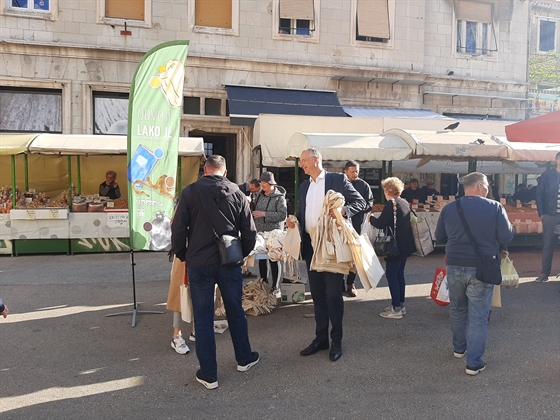 Informativni štand Čistoće na Pazaru zainteresirao javnost