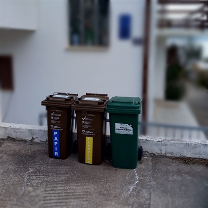 Došao je kraj vrećicama sa otpadom u Slatinama – podijeljeni individualni spremnici za papir i plastiku